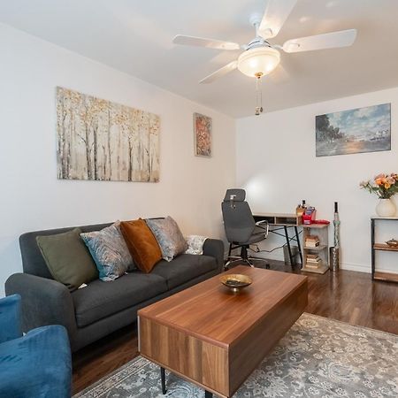 Comfortable Spacious House With Parking Brossard Exterior photo