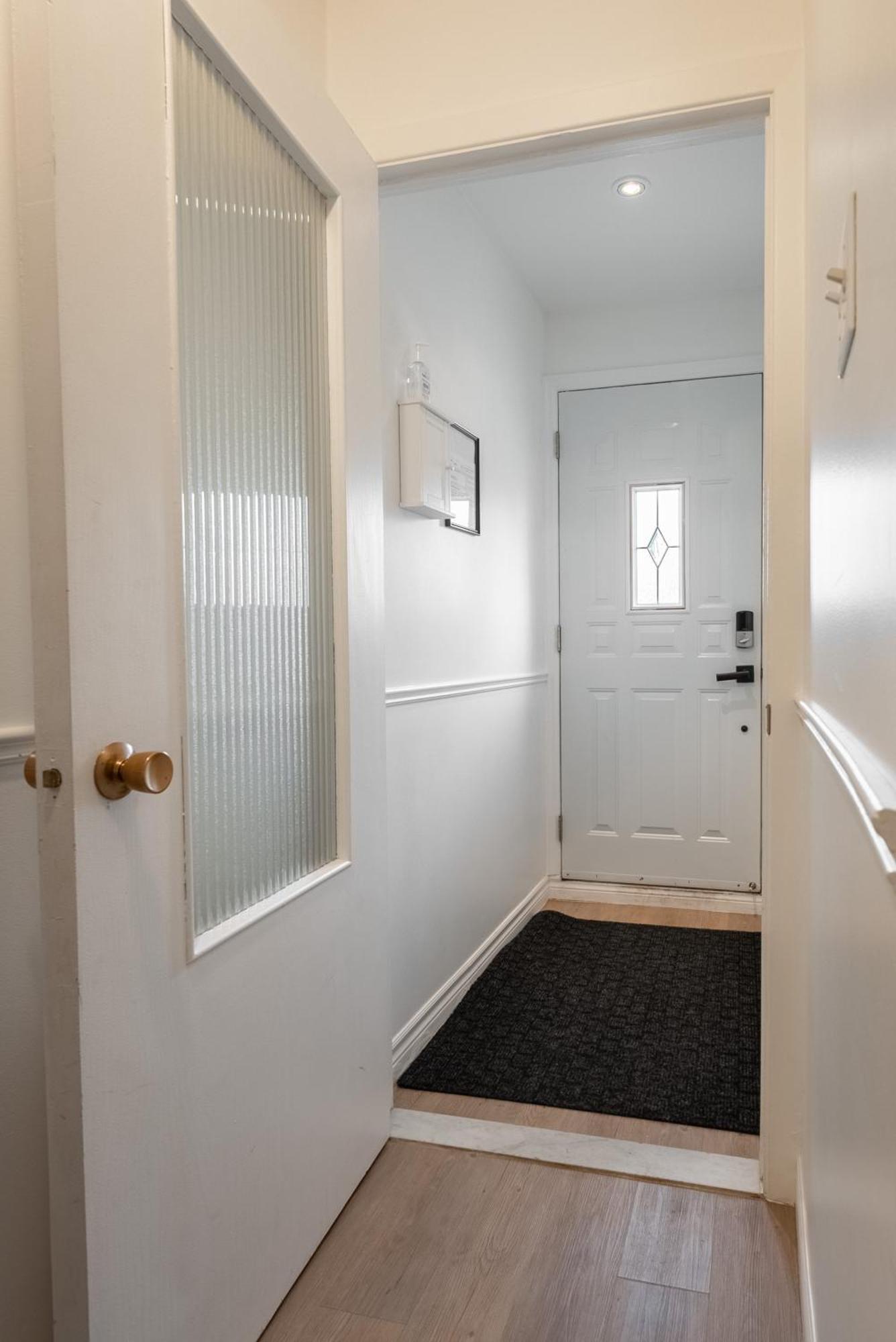 Comfortable Spacious House With Parking Brossard Exterior photo
